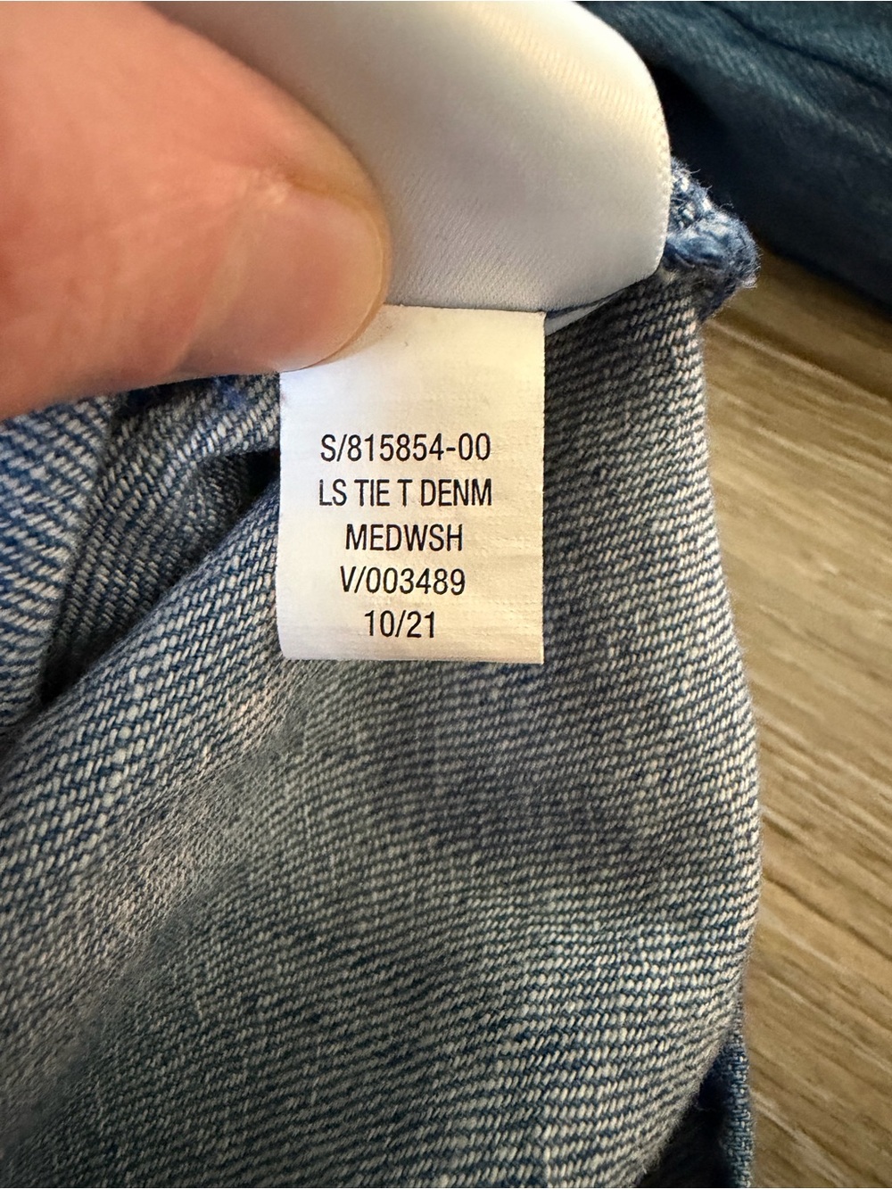 Old Navy Tiered Swing Long-Sleeve Denim Top - Picture 6 of 10